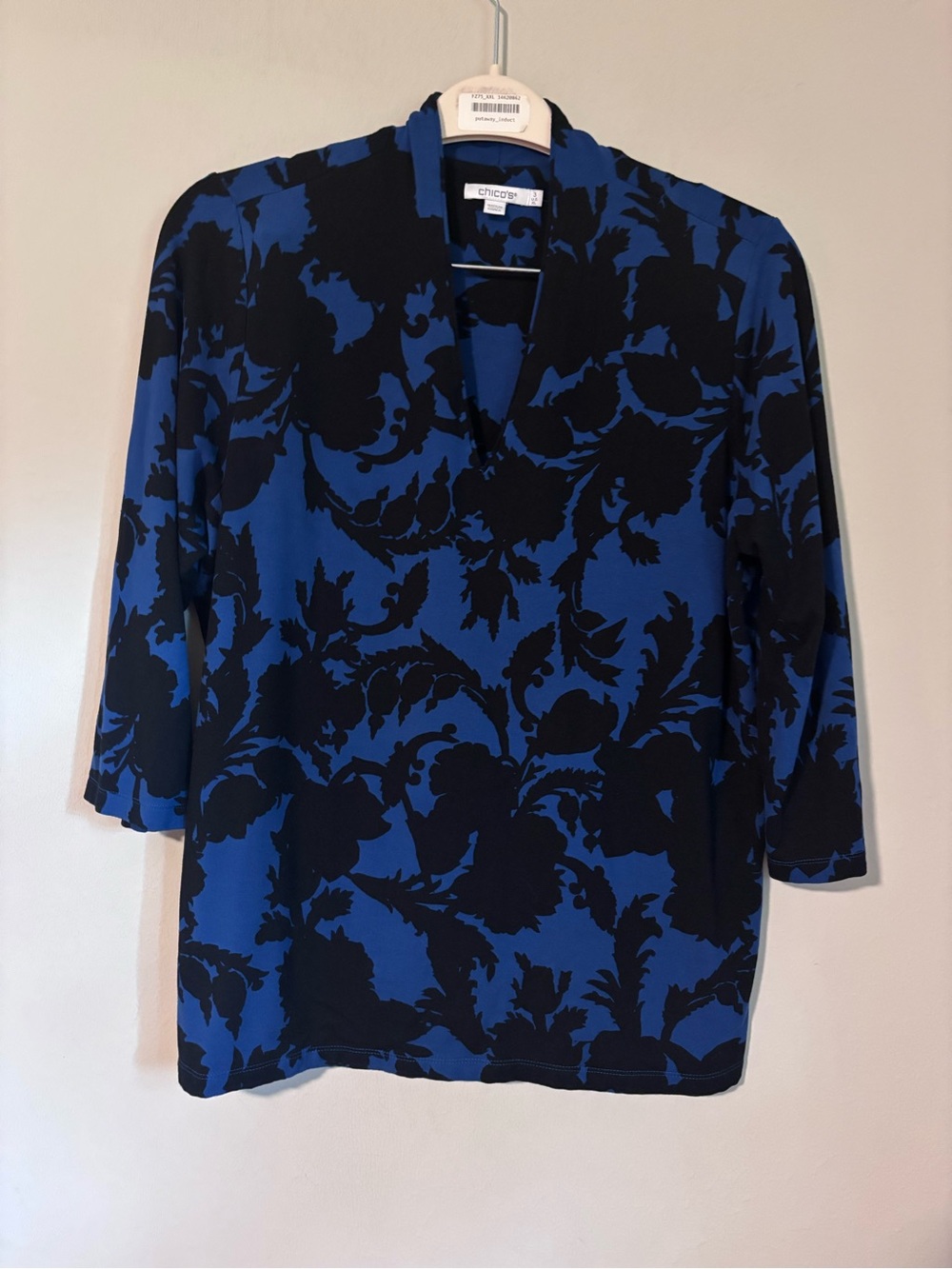 CHICO’S - Blue & Black Floral V-Neck 3/4 Sleeve Top - size 3 / XL